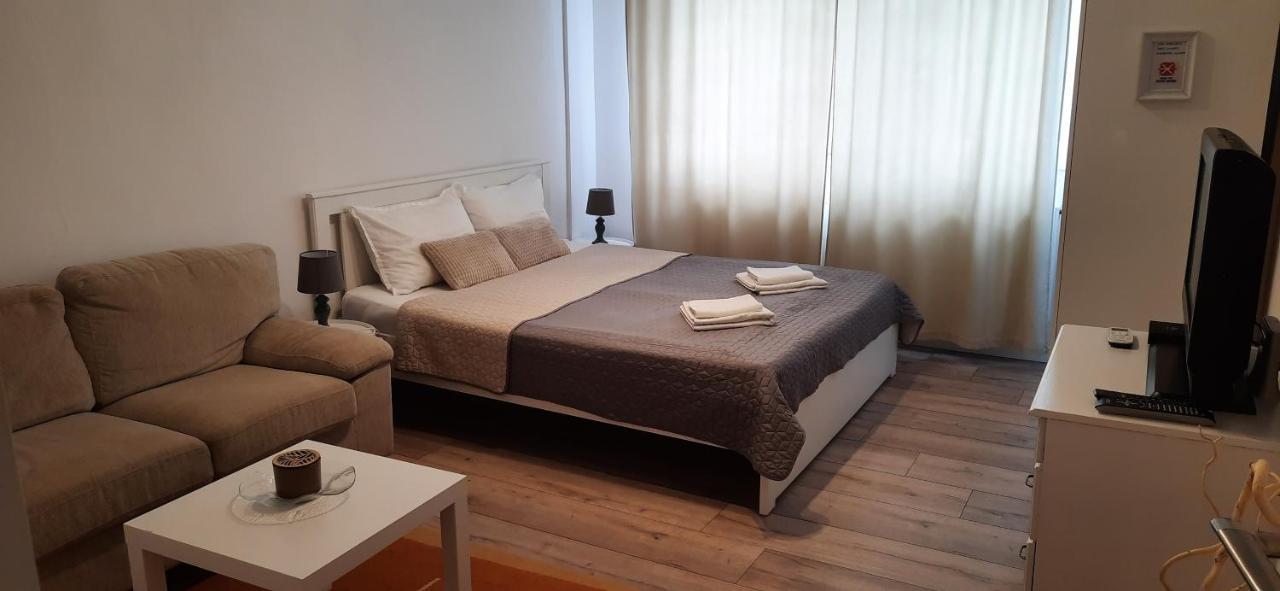Lyra Apartment Sfântu-Gheorghe エクステリア 写真